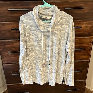 Light camo sweater with drawstring cowl neck